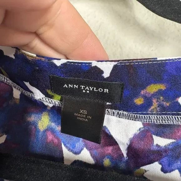 Ann Taylor Womens XS Bow Top Blouse White Purple Floral Botanical Sleeveless - Picture 7 of 9